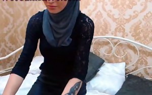 Arabic Webcam Girl Acquires Stripped And Plays