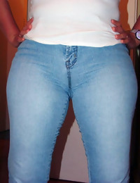 Large culo cuties in jeans