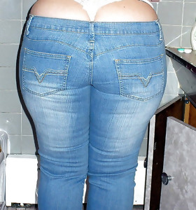 Huge rump gals in jeans