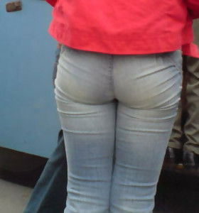 Juicy butt beauties in jeans