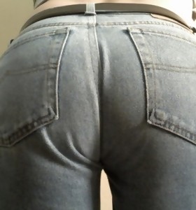 Juicy butt beauties in jeans