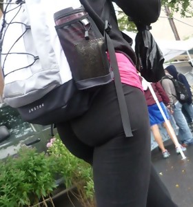 Hot phat ass nubiles in yoga pants!