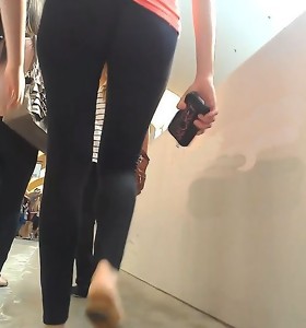Hot obese butt teenies in yoga pants!