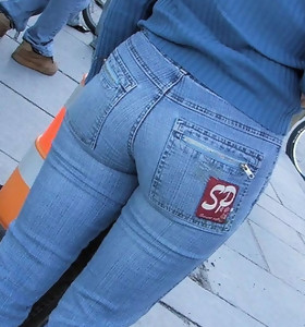 Booty beauties in jeans